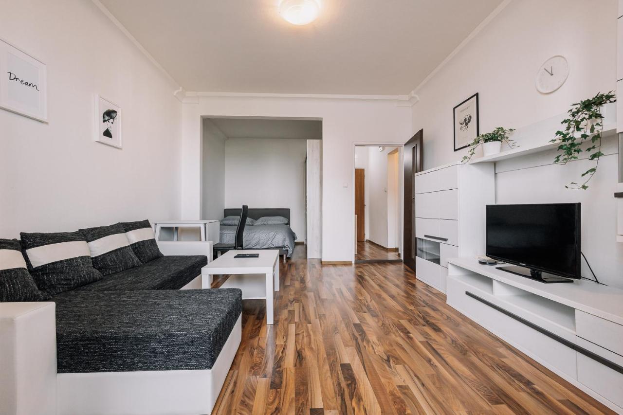 Cozy Apartment In Ruzinov Pozsony Kültér fotó